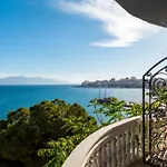 Отель Di Monte Cristo - Roof Pool