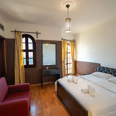 Di Monte Cristo - Roof Pool Hotel 4*