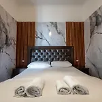 מלון Di Monte Cristo - Roof Pool 4*