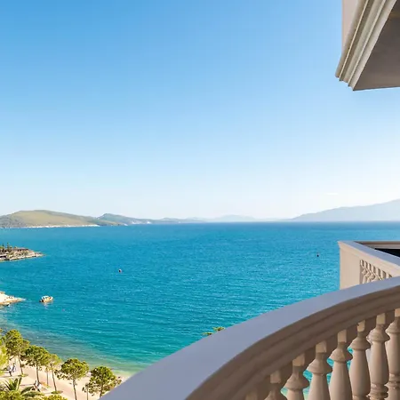 Di Monte Cristo - Roof Pool Hotel 4*
