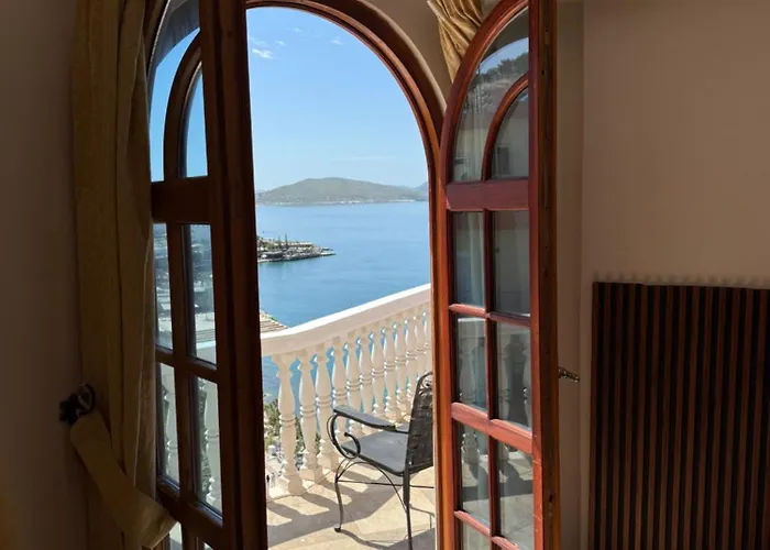 Hotel Di Monte Cristo - Roof Pool 4*