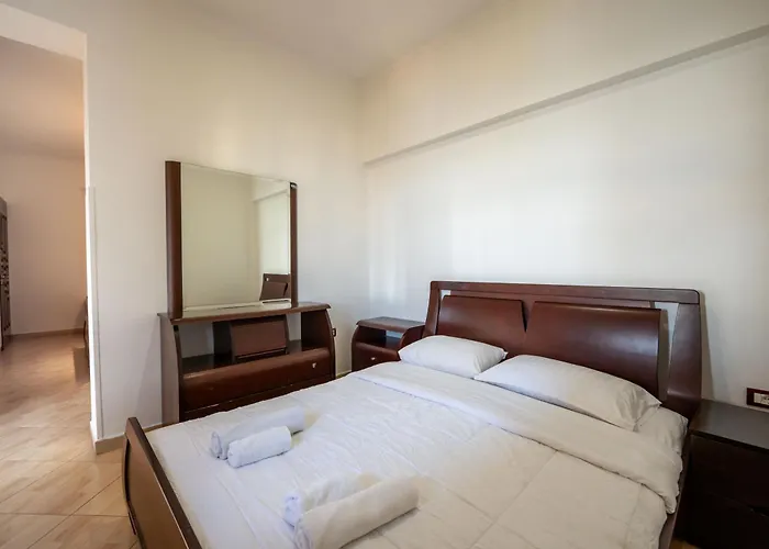 Di Monte Cristo - Roof Pool Hotel Sarandë